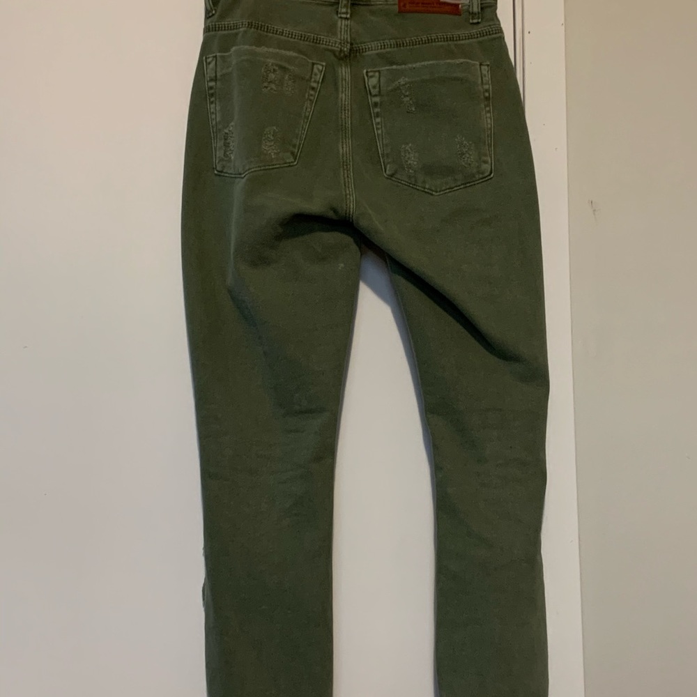 Distressed Cropped Jeans - Picture 3 of 6